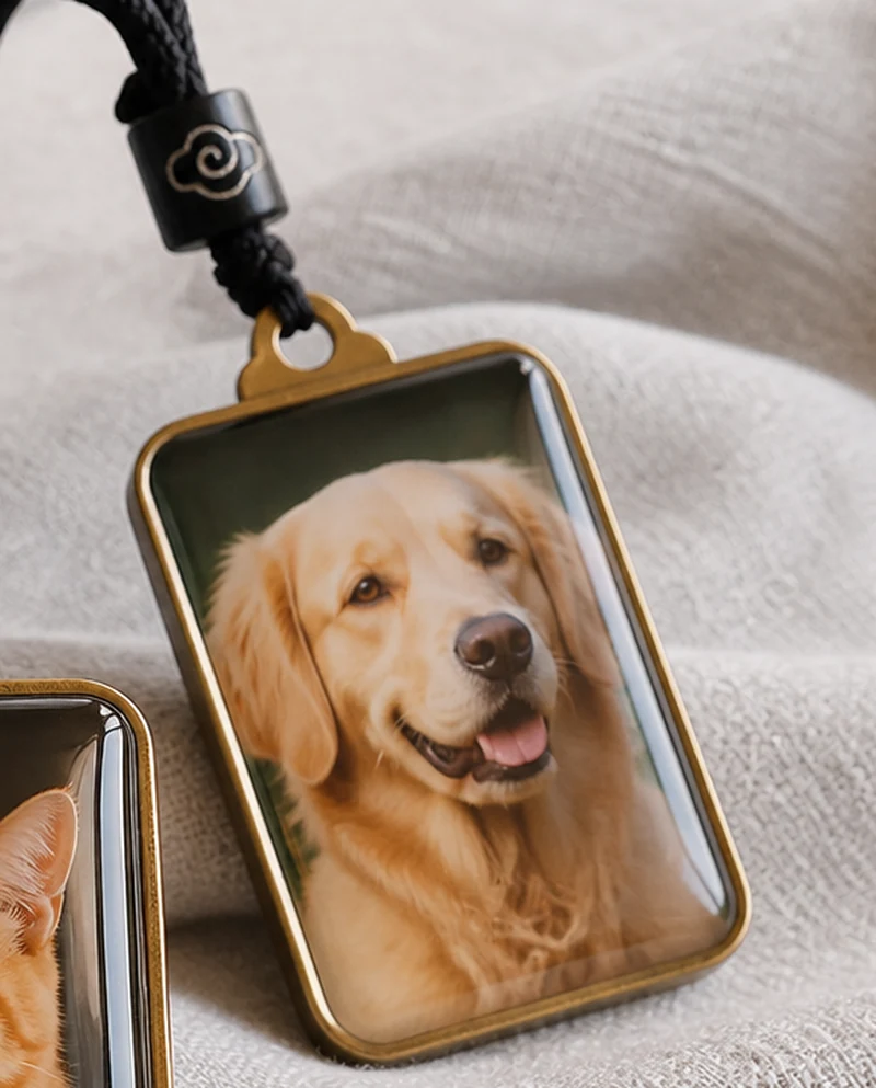 golden retriever photo on the reverse side of a pet pendant